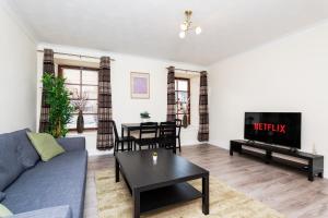 2 Bed Flat-Ground Floor-Parking