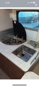 Campings Camping car moderne tout equipe lit central a Rennes : photos des chambres