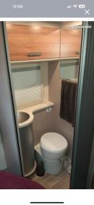 Campings Camping car moderne tout equipe lit central a Rennes : photos des chambres