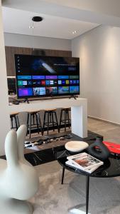 YourAthens-Alice, Urban Stylish with Shaded Balcony near Kolonaki, Athens Center