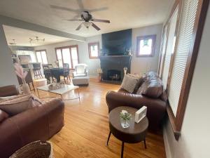 Come home to Kenwood Conveniently located Syracuse