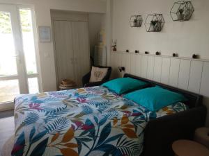 Charmant logement Guidel Plage, vue mer, piscine chauffée, avec une chambre