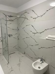 Avi Villas Rodon