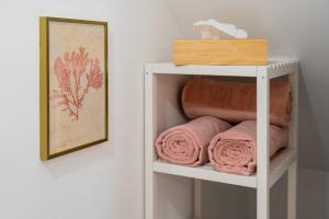 Appartements Le Nid Colore T2 petit dej- offert : photos des chambres