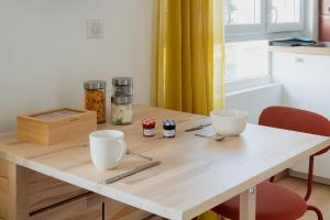 Appartements Le Nid Colore T2 petit dej- offert : photos des chambres
