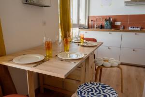 Appartements Le Nid Colore T2 petit dej- offert : photos des chambres