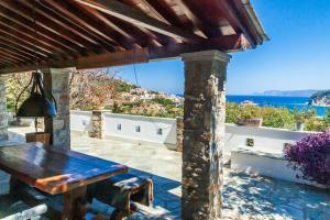 Skopelos luxurious villa "Aloupi"