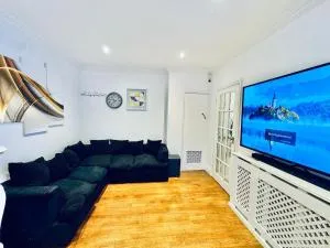 4-Bed Oasis Quiet Culde sac - 贝克斯利黑思