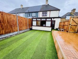 4-Bed Oasis Quiet Culde sac