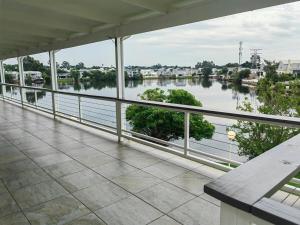 Your Perfect Escape with Breathtaking Lake Views