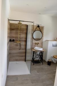 Appartements 50m2, 4 personnes , jacuzzi et sauna privatif : photos des chambres
