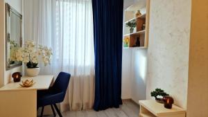 Deluxe Blue Apartment near Palas Mall