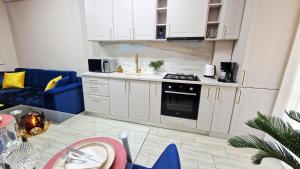 Deluxe Blue Apartment near Palas Mall