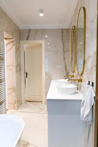 Premium 110 sqm apartment in the historical center