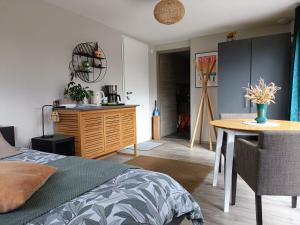 Maisons de vacances Gite 2 pers jardin parking a Vattetot sur Mer, Le Cottage de l'albatre : photos des chambres