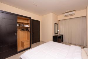 One bedroom with sea view in the centre