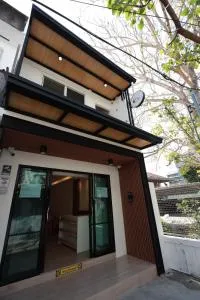 Risa Hostel - Ампхава