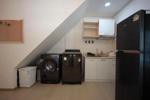 Risa Hostel - Female Only for Solo Travelers