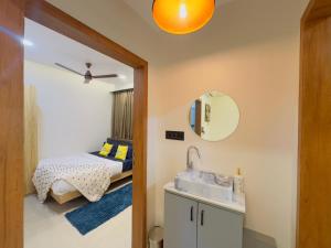 Home Escape Blissful 2BHK Close to Mahakal Temple