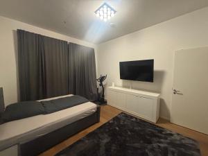 2 Rooms Shanghaiallee Appartment