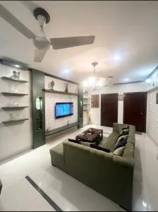 Huge Luxury 3BR APT DHA Nishat Commercial - Clifton