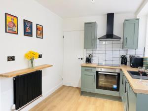 Comfy 4 Bed Home - Port Talbot - Perfect for Contractors & Families