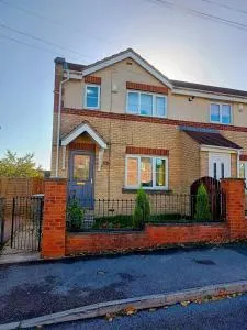 WHL cheerful 3-bedroom house - Manor