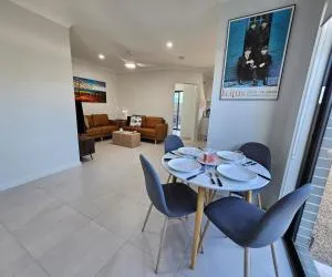 RedFlamesRetreat-Free WIFI & Parking-Walk to public transport-Quiet St & FamilyFriendly - Ebenezer