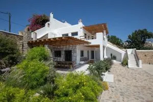 Acres Luxe, First Floor Haven & Ground Floor Retreat - Ano Mera