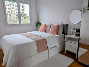 Appartements Entire 60m2 apartment - Close to Paris - Parking - Kitchen - 2min RERB - Olympic-24 : photos des chambres