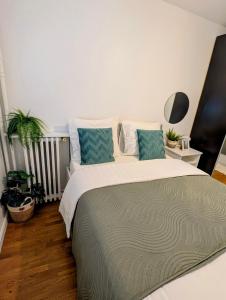 Appartements Entire 60m2 apartment - Close to Paris - Parking - Kitchen - 2min RERB - Olympic-24 : photos des chambres