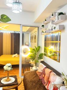 Mhaxs Place - Azure Parañaque