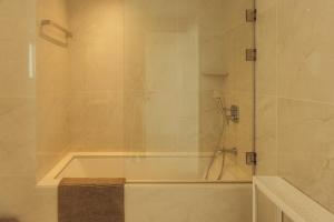 New Luxury 2BR Seaview Apt, Sun City, Pool and Beach