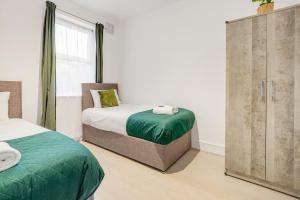 Spacious House in North London, very close to train station and bus stops, near Tottenham Stadium & lots of parking