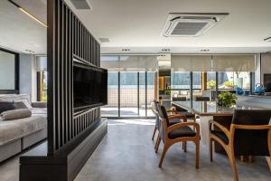 Cobertura alto padrão Praia Brava com piscina privativa