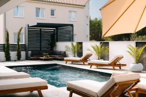 Luxury Villa Vesper- Private Pool, Hot Tub, Rooftop terrace, Gym