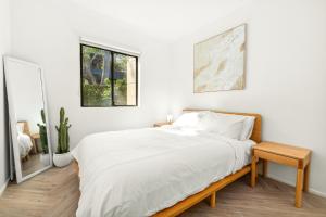 Spacious 2-Bed 2-Bath Moments from Avalon Beach