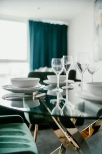 Stunning Waterfront Apartment with Titanic Views Sleeps 6 & Parking