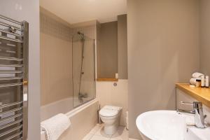 Stunning Waterfront Apartment with Titanic Views Sleeps 6 & Parking