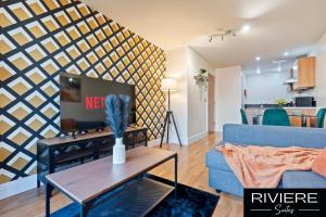 Cosy Apartment-City Centre-Parking-Sleeps 5