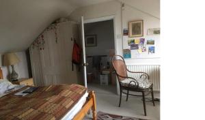 Private attic in Georgian townhouse with free parking