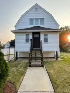 Fully Remodeled Large Home - Riverside