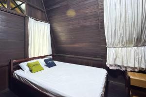 Urbanview Hotel AR Cottage Gambung