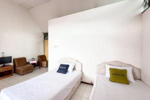 Urbanview Hotel AR Cottage Gambung