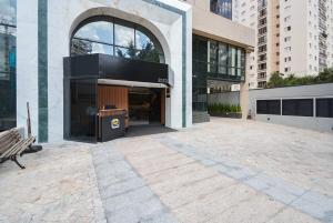 Flat com Garagem Grátis Próximo Consulado USA