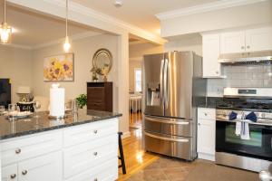 40-Newly renovated, stylish and beautiful apartment with 4br