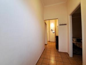 House with yard Subway 5min walk