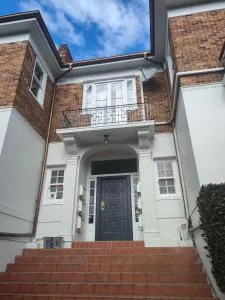 6 beds including 4 double beds and 2 single sofa beds in 1 bedroom and 1 living room apartment - 奥克兰