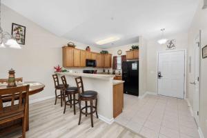 Spacious 2BR Retreat with Pool Access - Barefoot