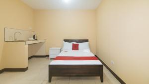 RedDoorz at MUBG Apartelle near Baclaran Church